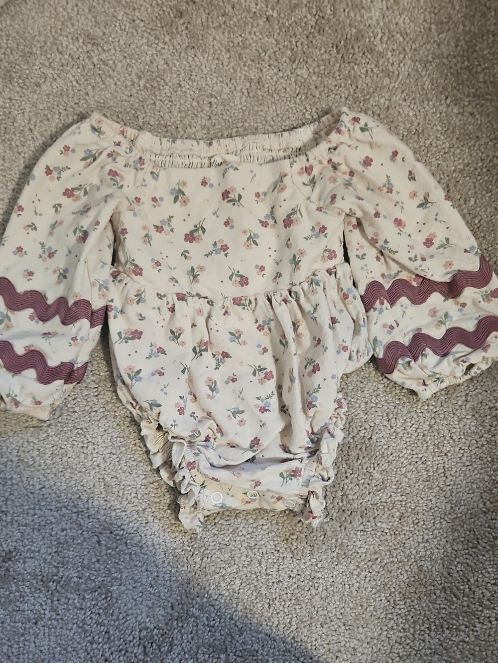 Tullabee Floral Off-Shoulder Peasant Bodysuit in Cream size 3-6 months